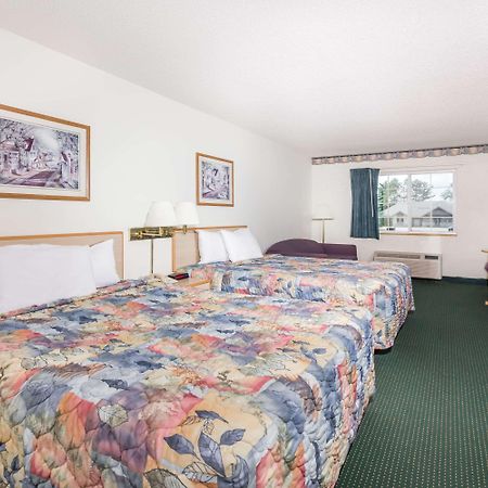 Super 8 By Wyndham Eagle River Zewnętrze zdjęcie