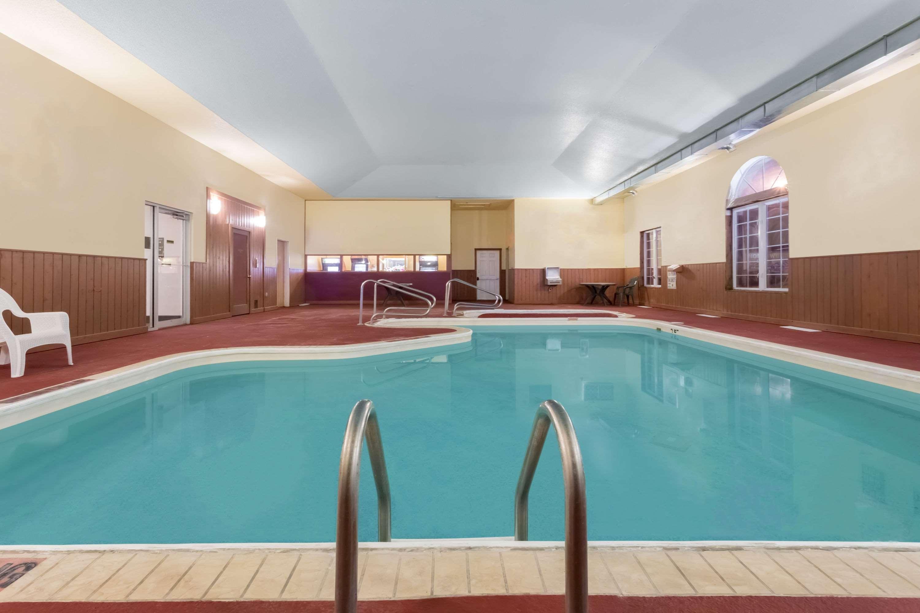 Super 8 By Wyndham Eagle River Zewnętrze zdjęcie