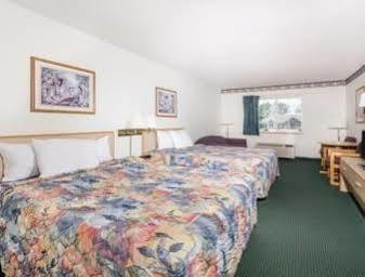 Super 8 By Wyndham Eagle River Zewnętrze zdjęcie